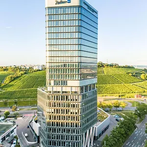 מלון Radisson Blu At Porsche Design Tower
